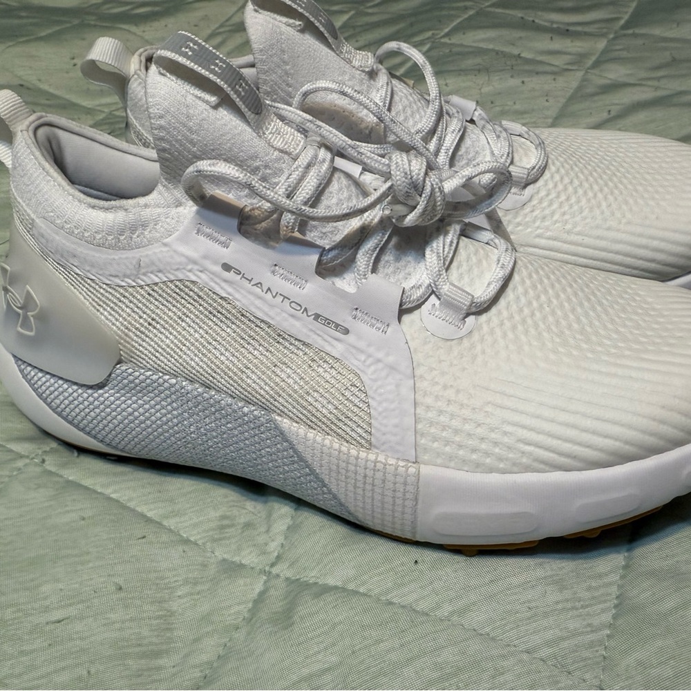 Under Armour spike less golf shoes